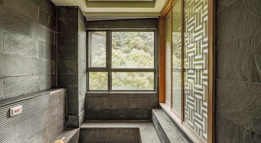 Image of Deluxe Quadruple Room 12