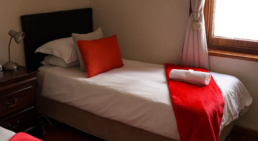 Image of Twin Room - Shared Bathroom 8