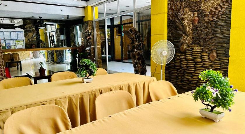 Curv Hotels minutes to Airport- Malls - image 23