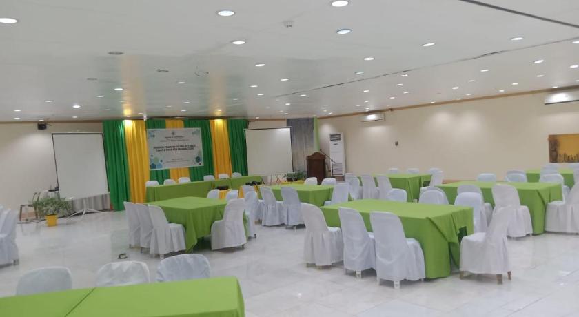 Curv Hotels minutes to Airport- Malls - image 12