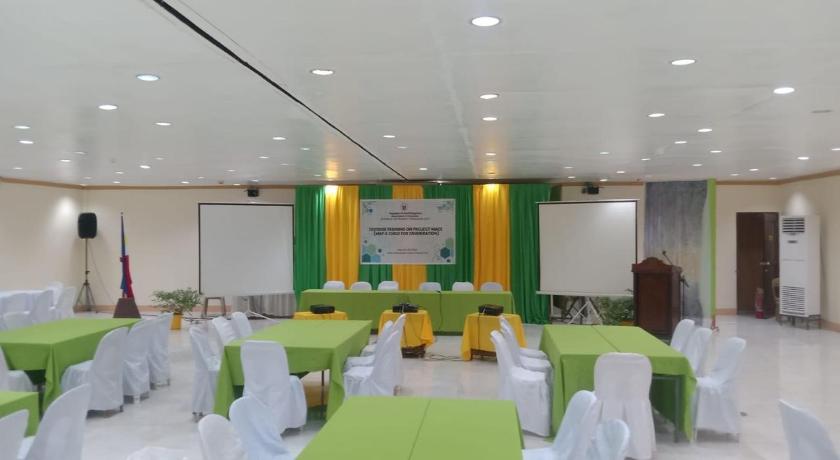 Curv Hotels minutes to Airport- Malls - image 13