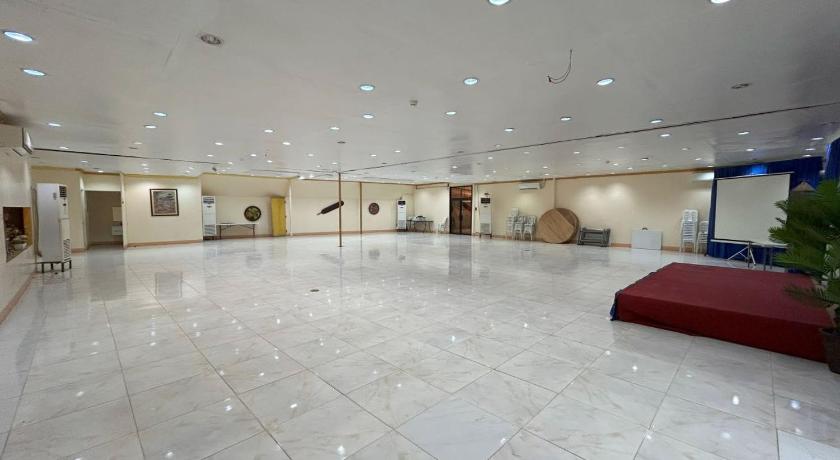 Curv Hotels minutes to Airport- Malls - image 20