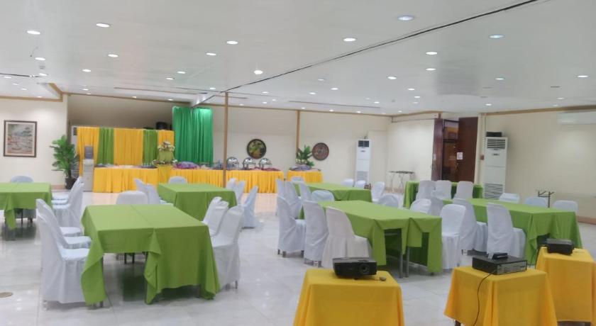 Curv Hotels minutes to Airport- Malls - image 7