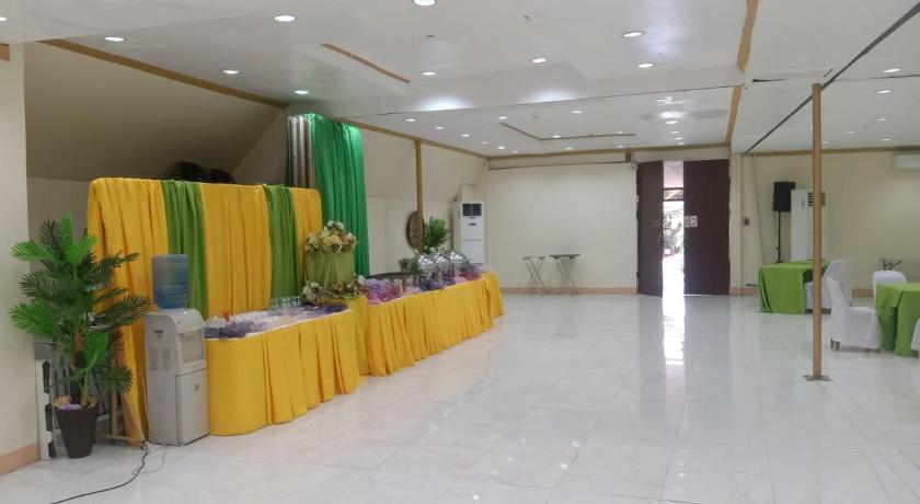 Curv Hotels minutes to Airport- Malls - image 24