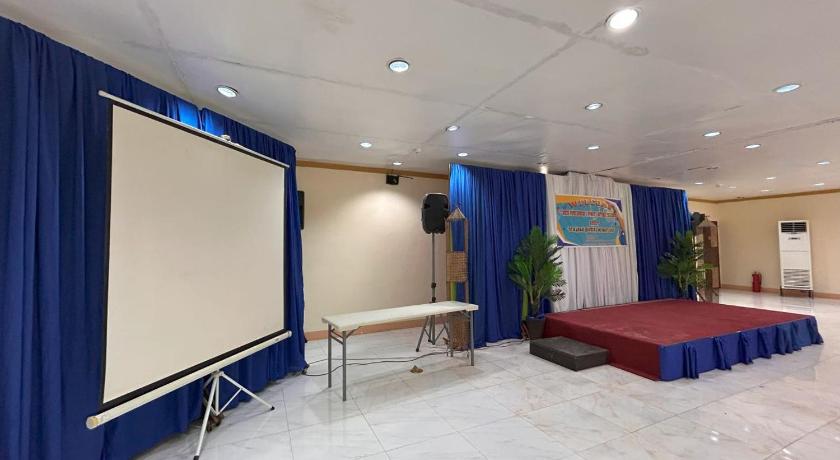 Curv Hotels minutes to Airport- Malls - image 30