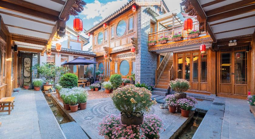 Shile Holiday Courtyard - image 3