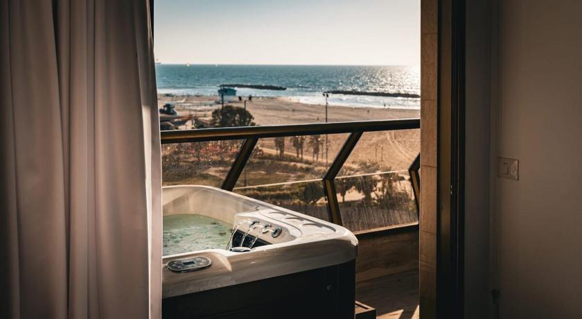 Sea Suites -סוויטה מהממת עם ג'קוזי ונוף לים והטיילת באשקלון