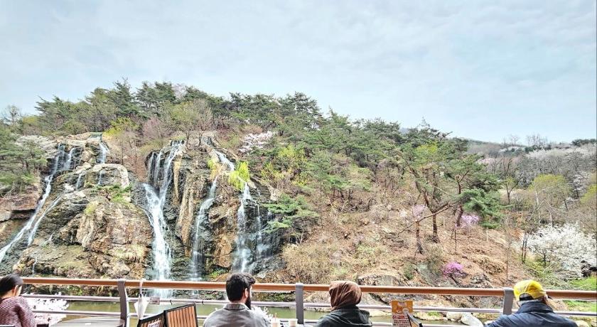 ソウル Special Offer,3 minutes to Airport Bus, 3 Bedrooms, 4 Beds, Accommodates up to 7 Guests, Near Hongje 4つ星 シングルルーム 外観