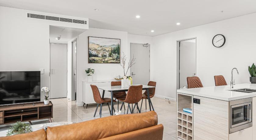 Image of Three-Bedroom Apartment 15