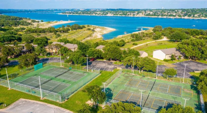 Austin Lake Travis Lakefront Retreat - Hot tub - Boat Ramp - Lakeside Parks 4-Star Accommodation restaurant