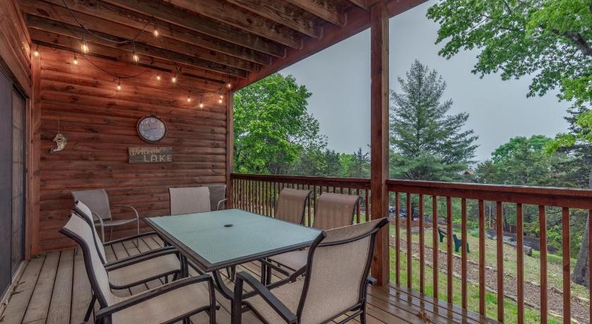 Branson 1BR Village At Indian Point 604 near SDC Free Tickets Daily up to 500 Value 3-Star Accommodation pool