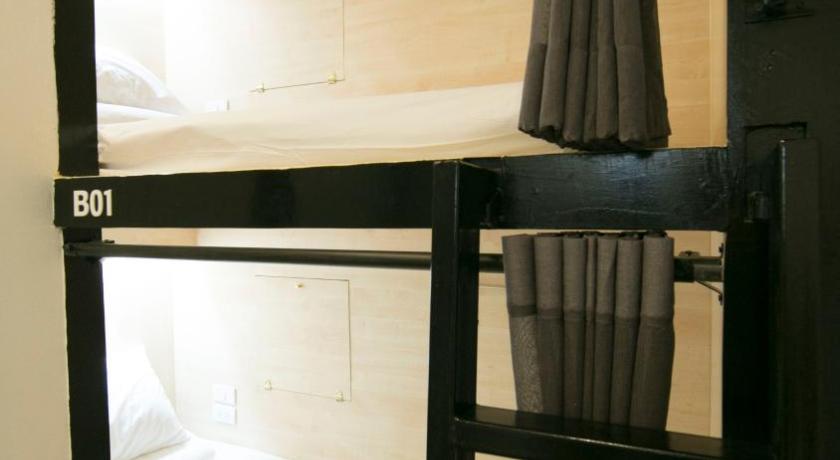 รูปของห้องพักรวม 4 เตียงนอน (4 Bed Share Mixed) 0
