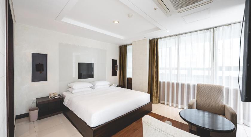 Image of Superior Suite 0