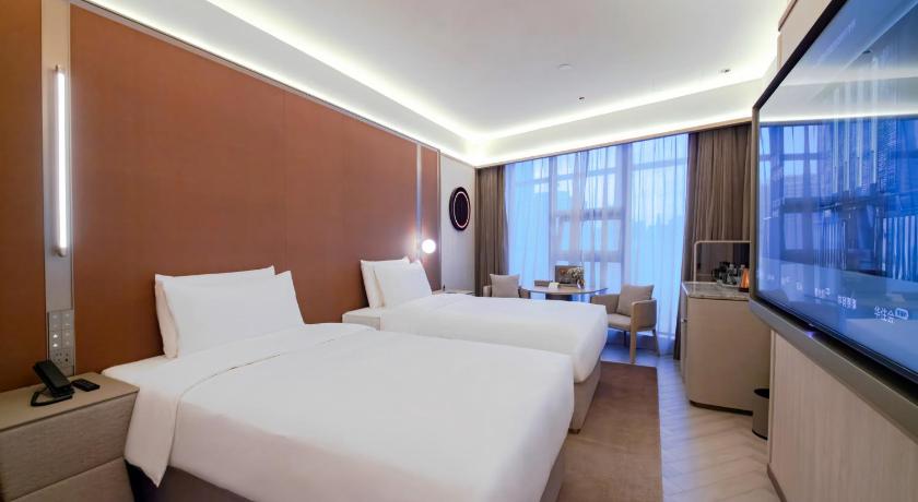 Shanghai Crystal Hotel, Nanjing Road Pedestrian Street, The Bund, Shanghai 4-Star Hotel suite