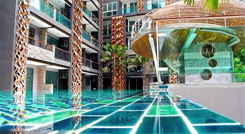 Emerald Patong New Studio with Balcony photo