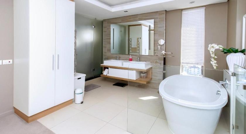 Image of Three-Bedroom Apartment 14