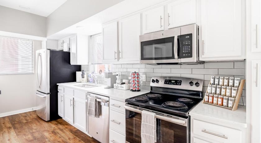 클리블랜드 (OH) Luxury Downtown Townhome Private Garage Unit 3 4성급 숙소 레스토랑