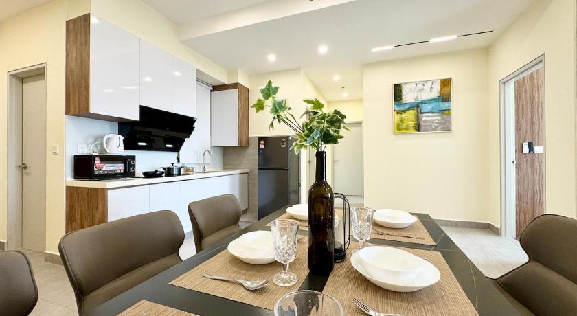 シャーアラム Elegant Urban Escape | 3BDR Suite by Moka 4つ星 ゲストハウス プール