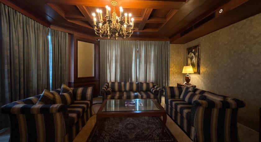 Image of Presidential Suite With Club Lounge Access & 2 Way Airport Transfer 9