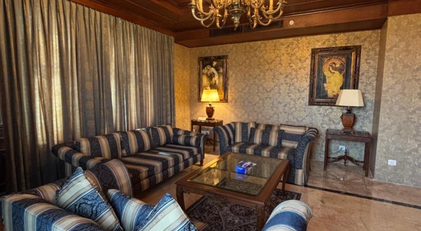 Image of Presidential Suite With Club Lounge Access & 2 Way Airport Transfer 6