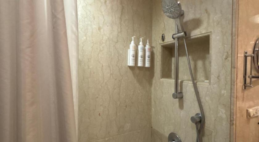 Image of Deluxe Suite Twin 9
