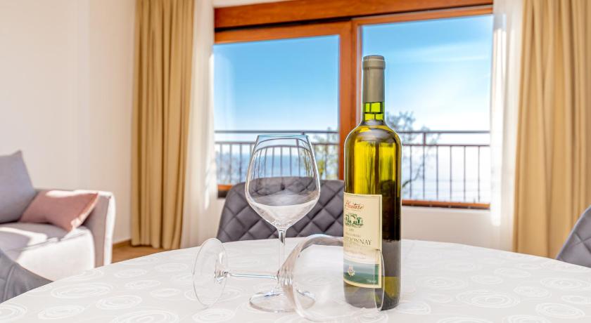 Image of Apartment with Sea View 6