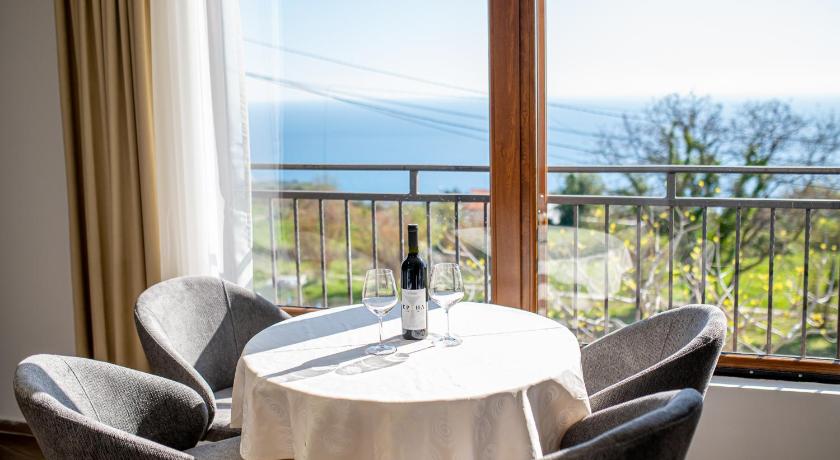 Image of Apartment with Sea View 4