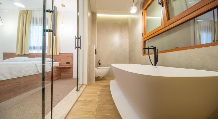 Image of Three-Bedroom Deluxe Apartment 2