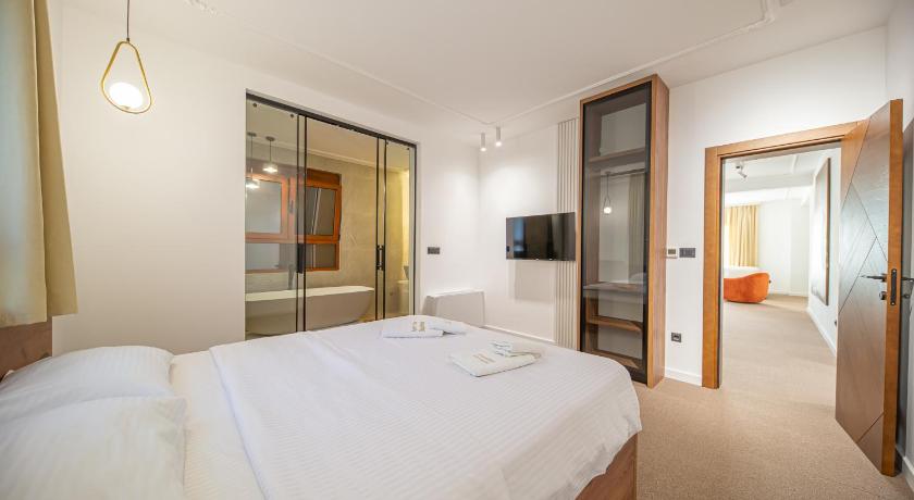 Image of Three-Bedroom Deluxe Apartment 1