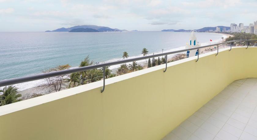 Image of Executive Deluxe Sea View King Bed 1
