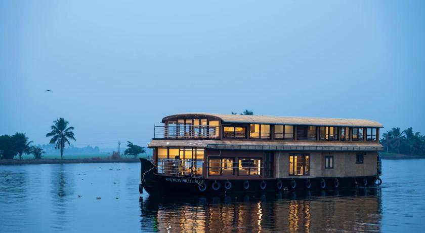 Marvelous Boathouse - image 6