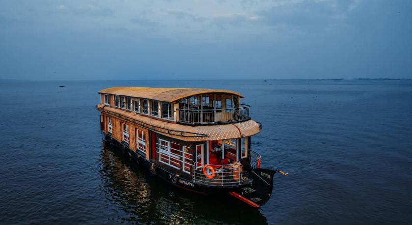 Marvelous Boathouse - image 11