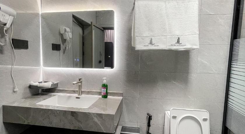 Kigali Garden Park House 5-Star Single Room lobby