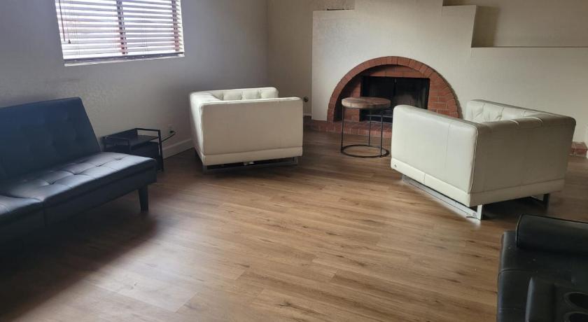팜데일 (CA) 3BR & Loft near Palmdale Hospital- Shared Hm 2성급 숙소 레스토랑