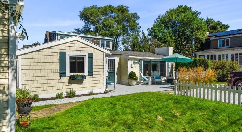 Newbury Riverside Retreat Minutes to Beach Updated Kitchen 4-Star Accommodation amenity