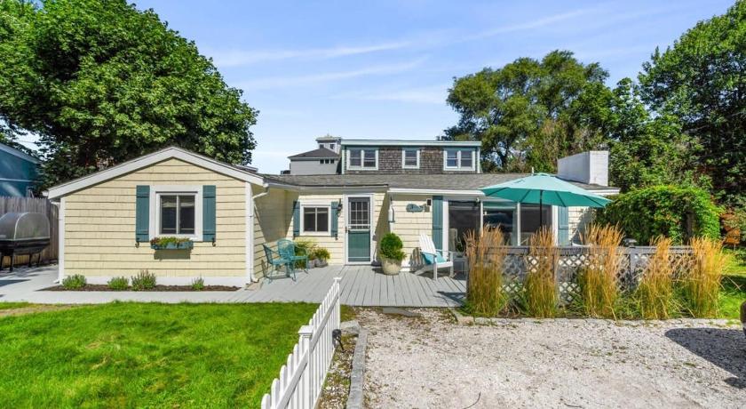 Newbury Riverside Retreat Minutes to Beach Updated Kitchen 4-Star Accommodation suite