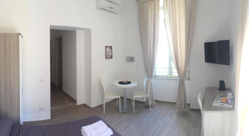 Image of Double Room with Private Bathroom 5