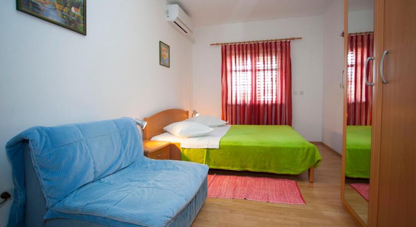Deluxe Apartment Mrnjica with a private parking, terrace and sea view