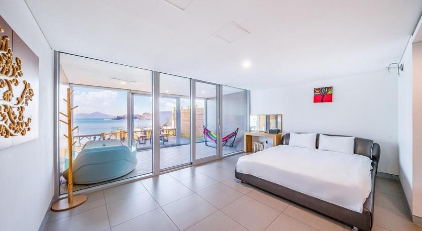 거제 생각속의 집 펜션 장목점 (Geojae Sanggaksokeui Jip Pension - Jangmok branch) 3성급 게스트하우스 객실