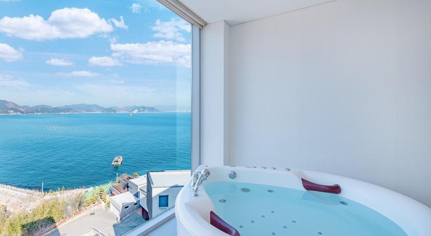 거제 생각속의 집 펜션 장목점 (Geojae Sanggaksokeui Jip Pension - Jangmok branch) 3성급 게스트하우스 전망