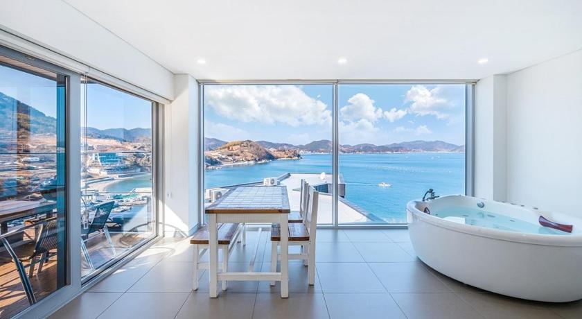 거제 생각속의 집 펜션 장목점 (Geojae Sanggaksokeui Jip Pension - Jangmok branch) 3성급 게스트하우스 외관