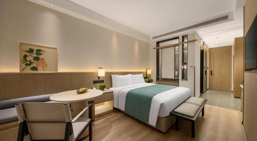 Huzhou 原乡雷迪森庄园 Hotel pool