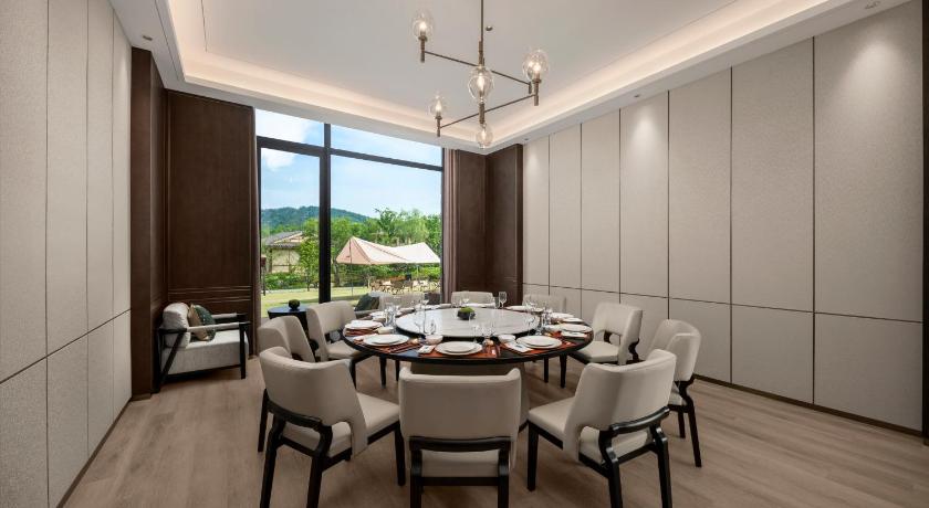 Huzhou 原乡雷迪森庄园 Hotel pool