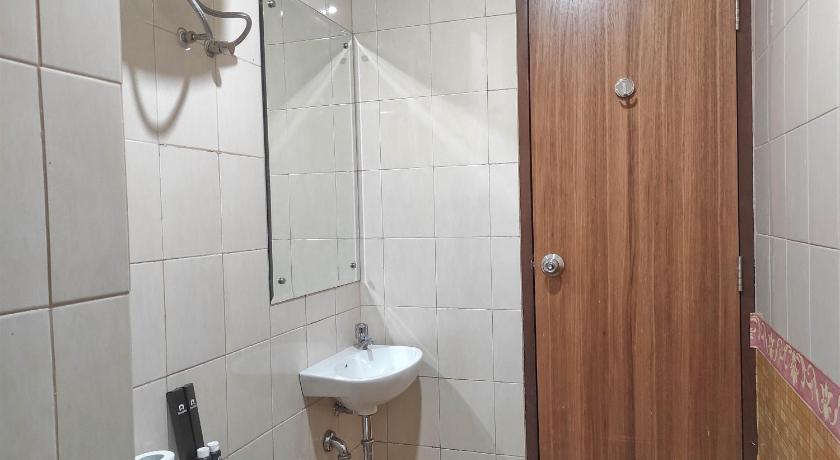 마카사르 Best Deal and Cozy 2BR Vida View Apartment By Travelio 3성급 싱글룸 외관