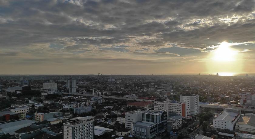 마카사르 Best Deal and Cozy 2BR Vida View Apartment By Travelio 3성급 싱글룸 로비