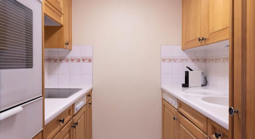 Image of Three-Bedroom Apartment 10