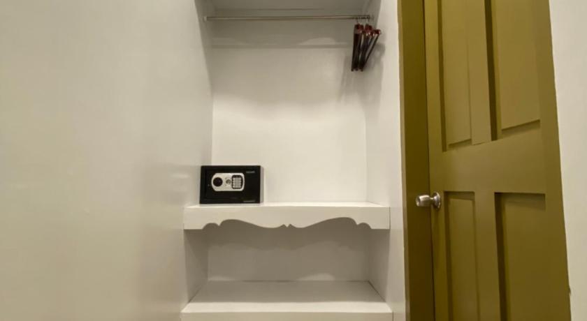 Image of Standard Queen Room 6