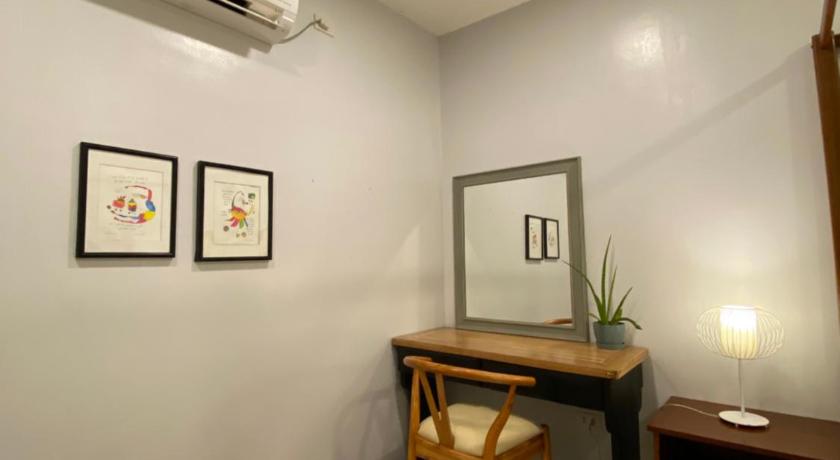 Image of Standard Queen Room 4