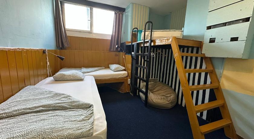 Image of Single Bed in 3-Bed Mixed Dormitory Room 1