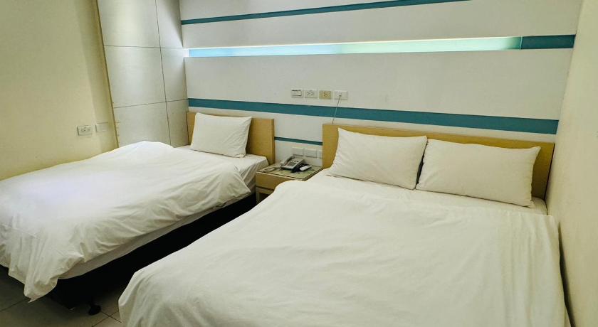 Image of Deluxe Family Suite 5